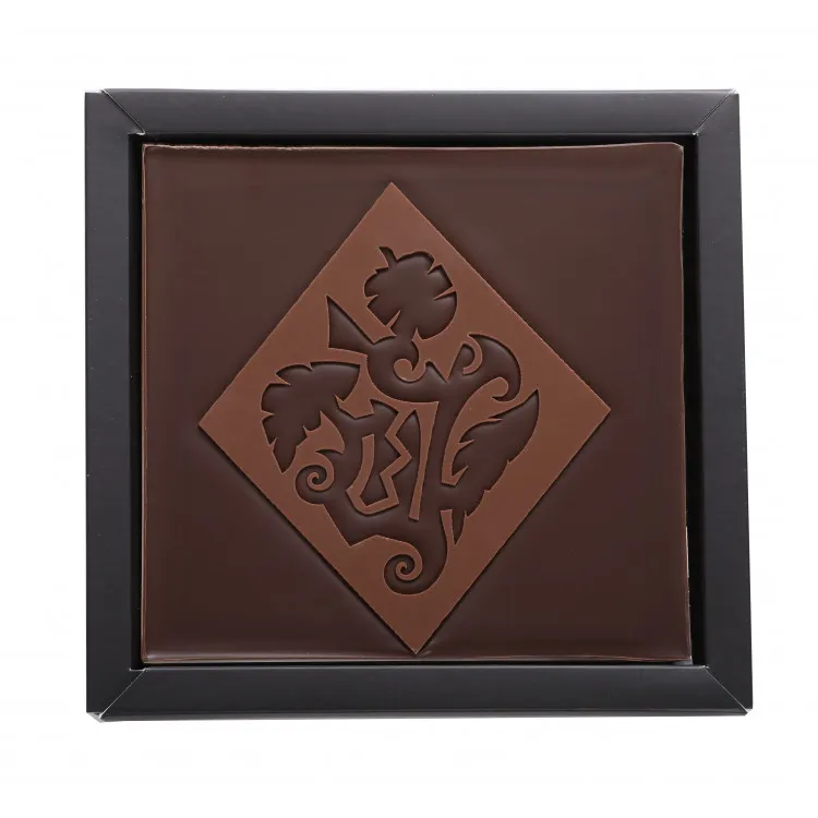 Carré chocolat noir motifs Maori livraison express cadeau chocolat artisanal