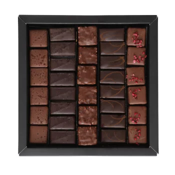 Boîte de chocolats Ilbarritz noir lait et sa bouchée Octobre Rose