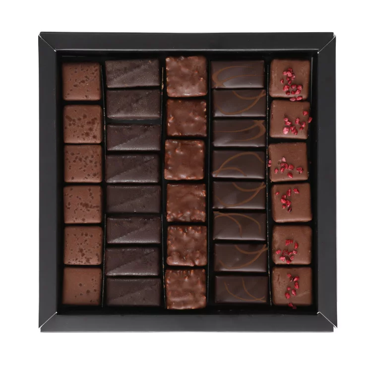 Boîte de chocolats Ilbarritz noir lait et sa bouchée Octobre Rose