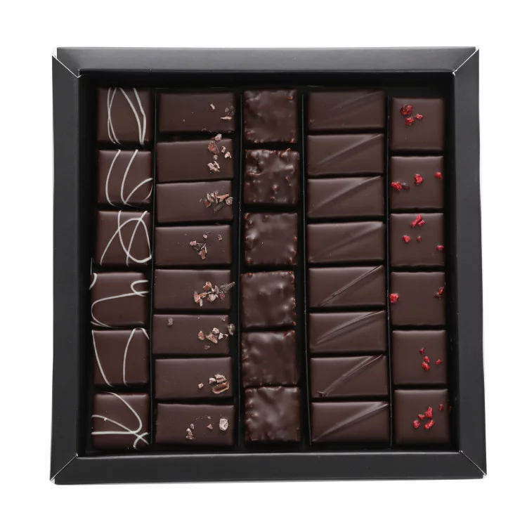 Boîte de chocolats Ilbarritz extra noir et sa bouchée Octobre Rose livraison chocolat artisanal 24h achat solidaire ruban rose