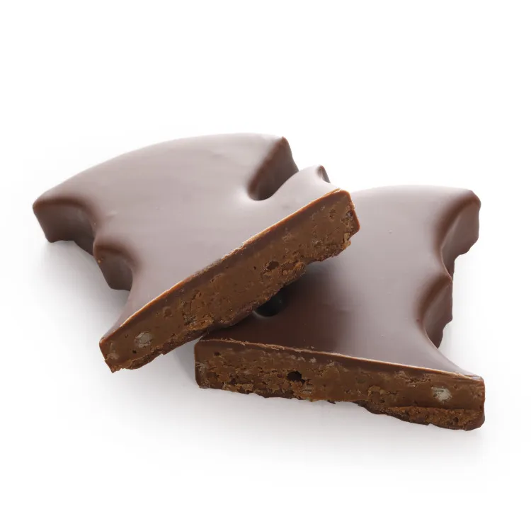 Bouchée chauve-souris chocolat au lait praliné et sucre pétillant Halloween découpe