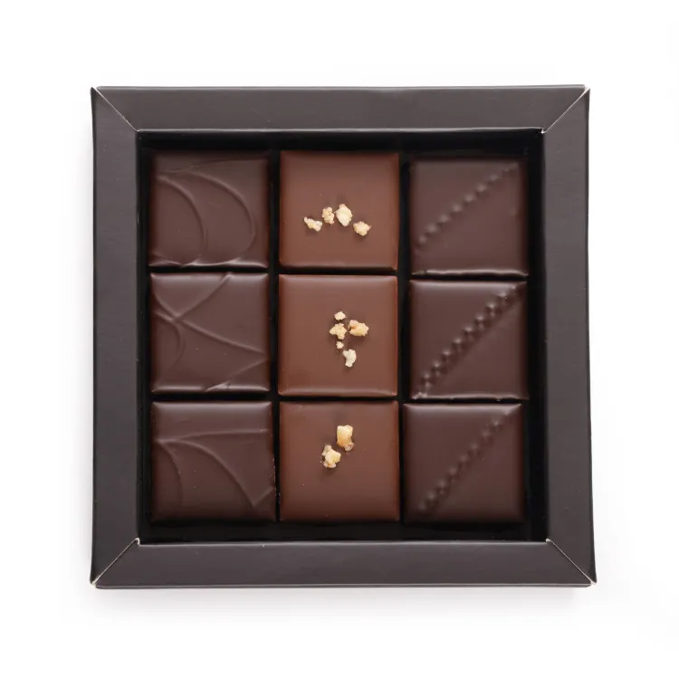 Coffret 9 bonbons ganaches pralinés chocolats amour livraison chocolat vasque sous 24h atelier du chocolat