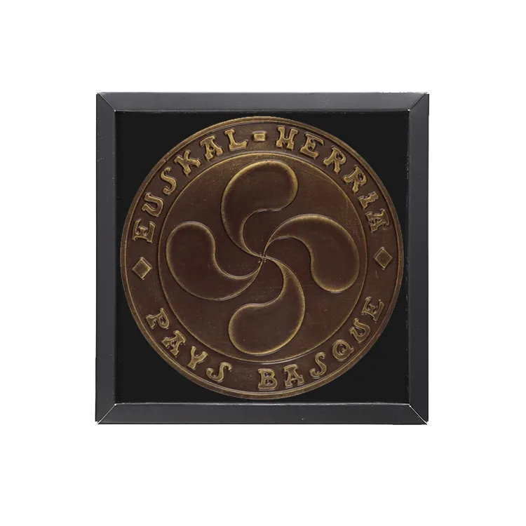 Croix basque chocolat noir - Lauburu