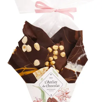 Composition douceurs en rose chocolats Octobre Rose achat solidaire bouquet de chocolat ruban rose