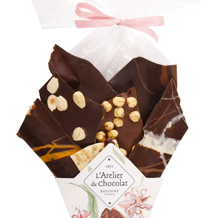 Composition douceurs en rose chocolats Octobre Rose achat solidaire bouquet de chocolat ruban rose