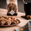 Feuillants d’Or chocolat praliné, une recette gourmande relevée par de délicats éclats de crêpe dentelle.