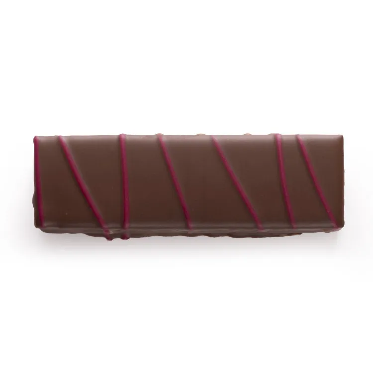Biscuit tri-couches guimauve vanille framboise chocolat noir chocolats de Noël présentation