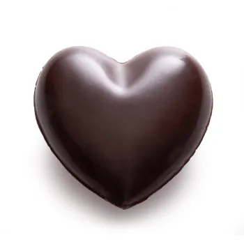 Moulage coeur garniture noisettes lait caramel