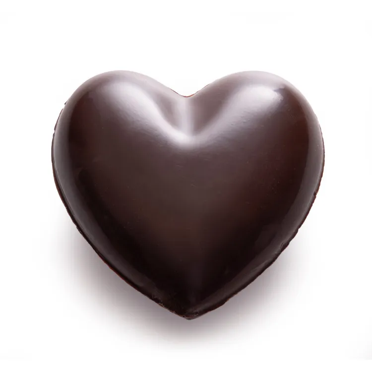 Moulage coeur garniture noisettes lait caramel