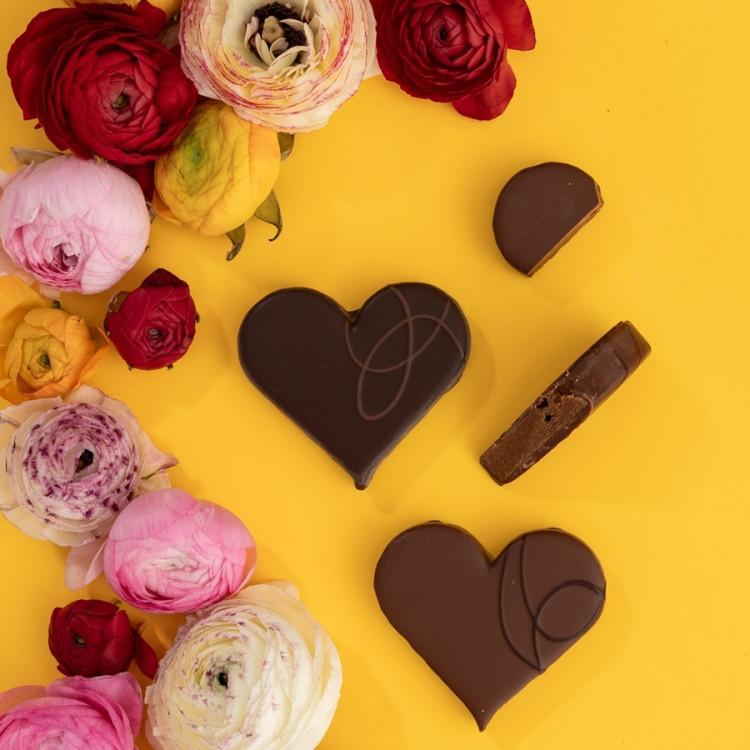 BOUCHÉE COEUR PRALINÉ CHOCOLAT NOIR OU LAIT cadeau chocoalt dire je taime bonne fete maman