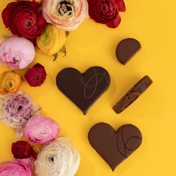 BOUCHÉE COEUR PRALINÉ CHOCOLAT NOIR OU LAIT cadeau chocoalt dire je taime bonne fete maman