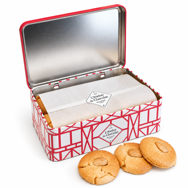 Fabriqués au Pays basque, nos macarons révèlent une recette authentique à base d’amandes, de blancs d’œufs et de sucre.