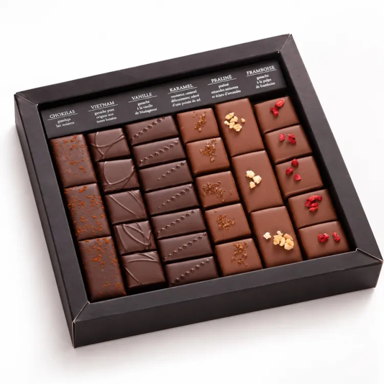 boîte de chocolats halloween à offrir avec assortiment de chocolats noirs et au lait