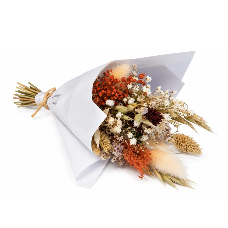 Bouquet de fleurs séchées aux couleurs délicates présenté dans un élégant emballage blanc