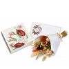 Coffret cadeau gourmand composé de 12 chocolats artisanaux assortis et d’un bouquet de fleurs séchées