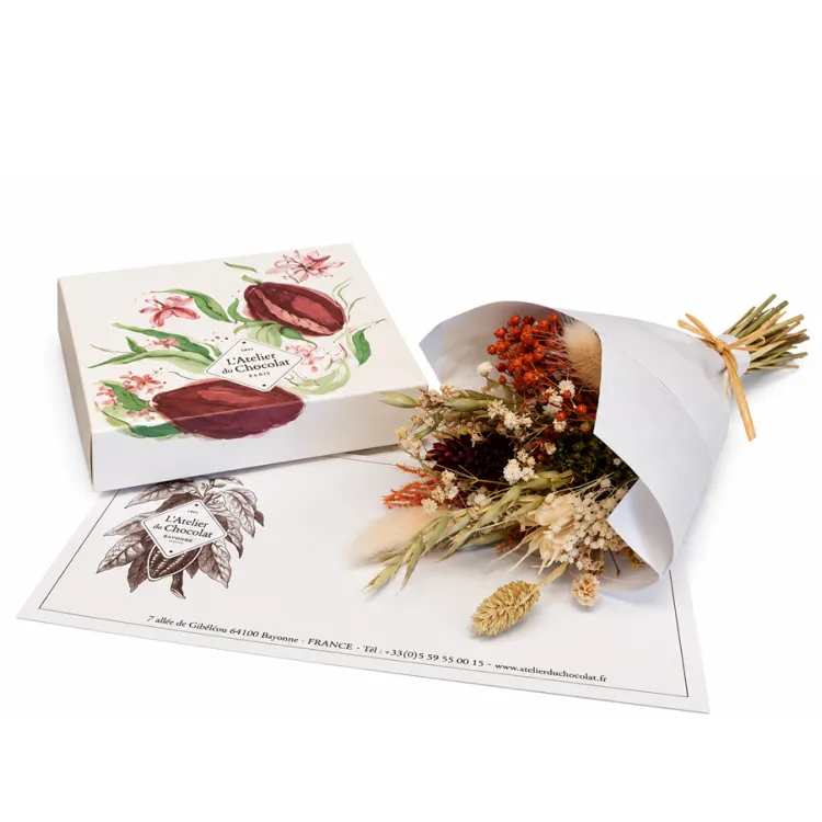 Cadeau gourmand personnalisable avec une carte et un message offert par L’Atelier du Chocolat